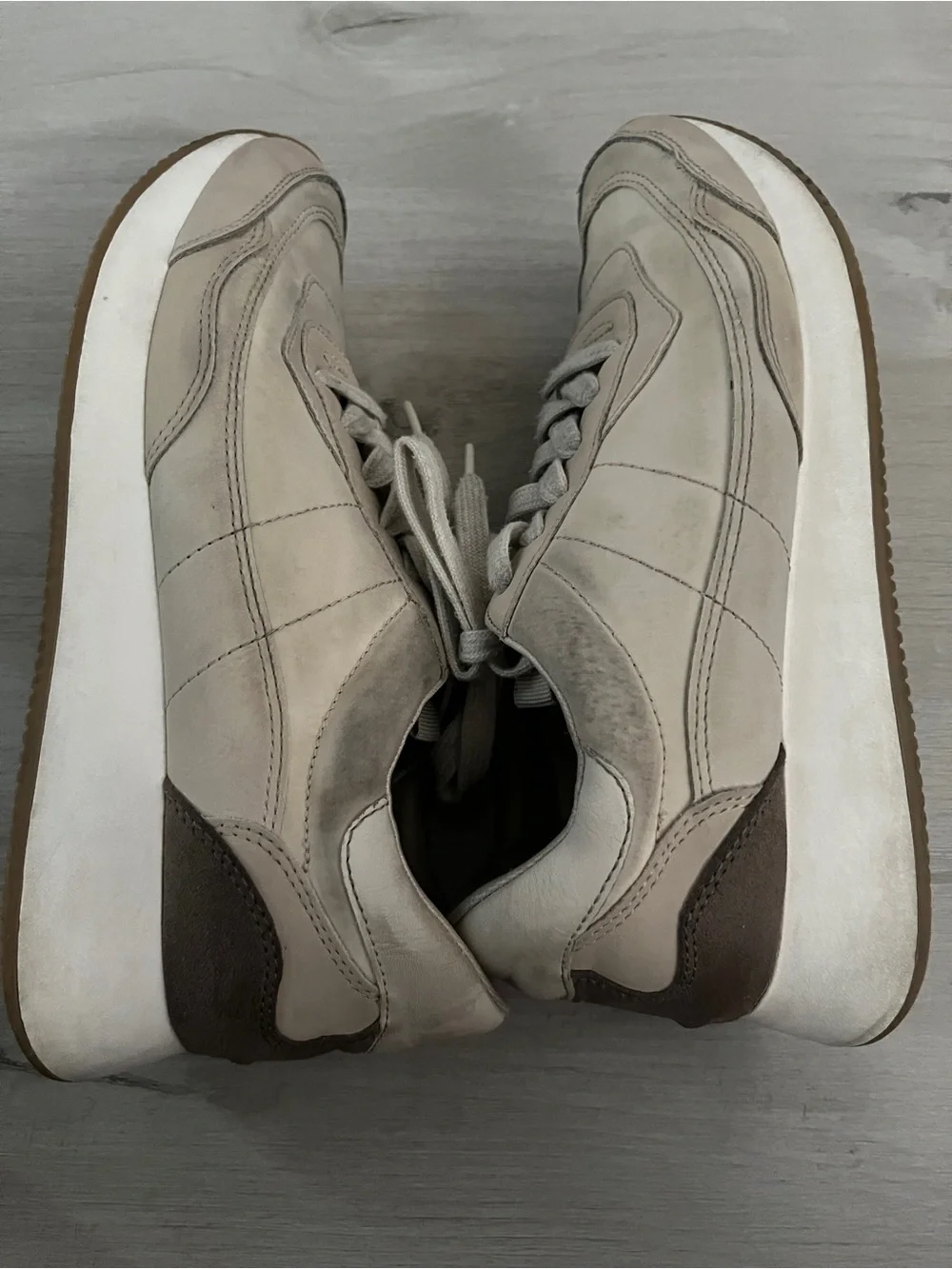 Universal Thread Women's Low-Top Sneakers in Cream